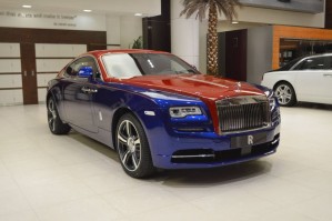 Rolls-Royce Wraith đột nhiên xuất hiện với cấu hình đỏ - xanh “vừa lạ vừa hay”